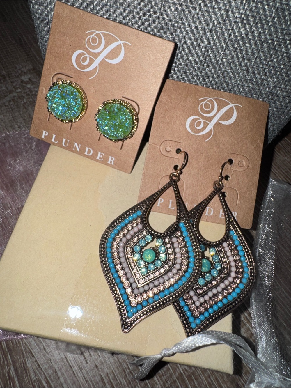 Plunder Bundle Earrings and Bracelet Set - Picture 2 of 5